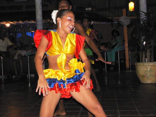 102- Danses traditionnelles colombiennes au club nautique 